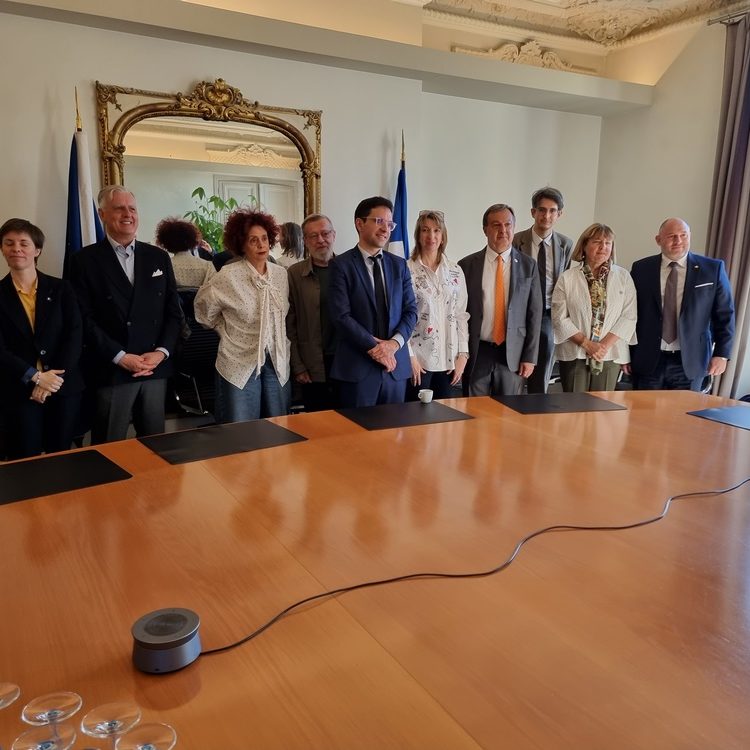 Le CNAJMJ et QualiSR concluent une Convention de partenariat pour le développement du recours aux syndics d’intérêt collectif certifiés Le CNAJMJ et QualiSR concluent une Convention de partenariat pour le développement du recours aux syndics d’intérêt collectif certifiés